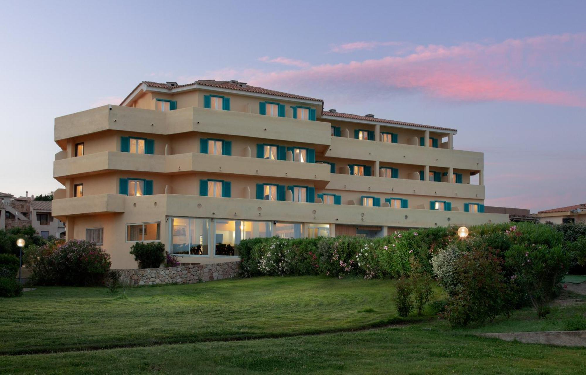 Hotel Castello Golfo Aranci Exteriör bild
